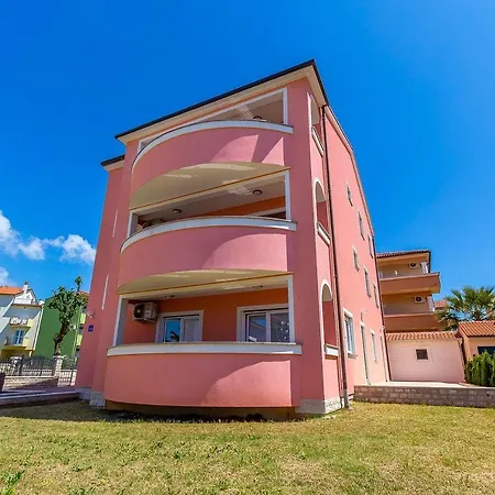 Apartment Rosina Medulin